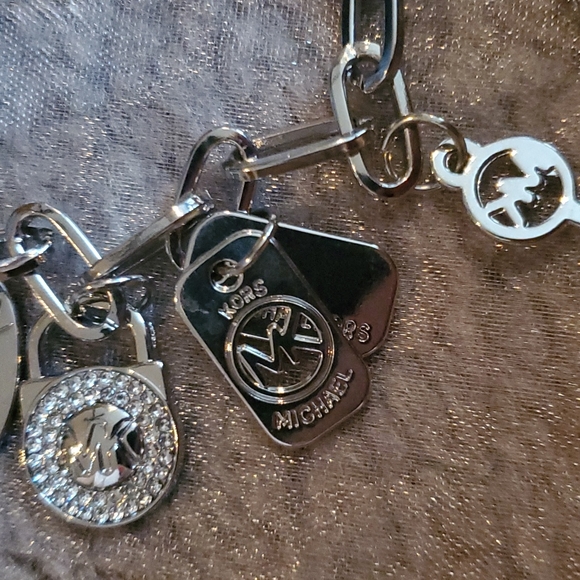 Michael kors silver toggle bracelet 😍 - Picture 4 of 7
